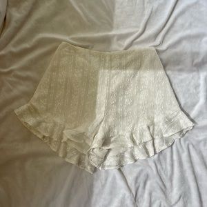 DO+BE White Ruffle shorts Size medium